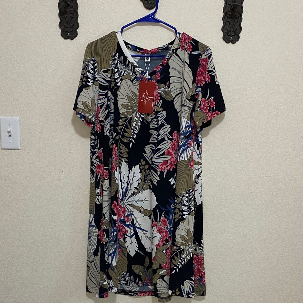 4/$20 NWT Hawaiian print tunic